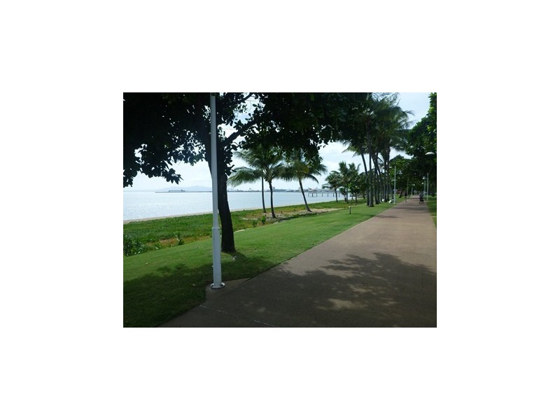 Unit 8/33 The Strand, North Ward QLD 4810