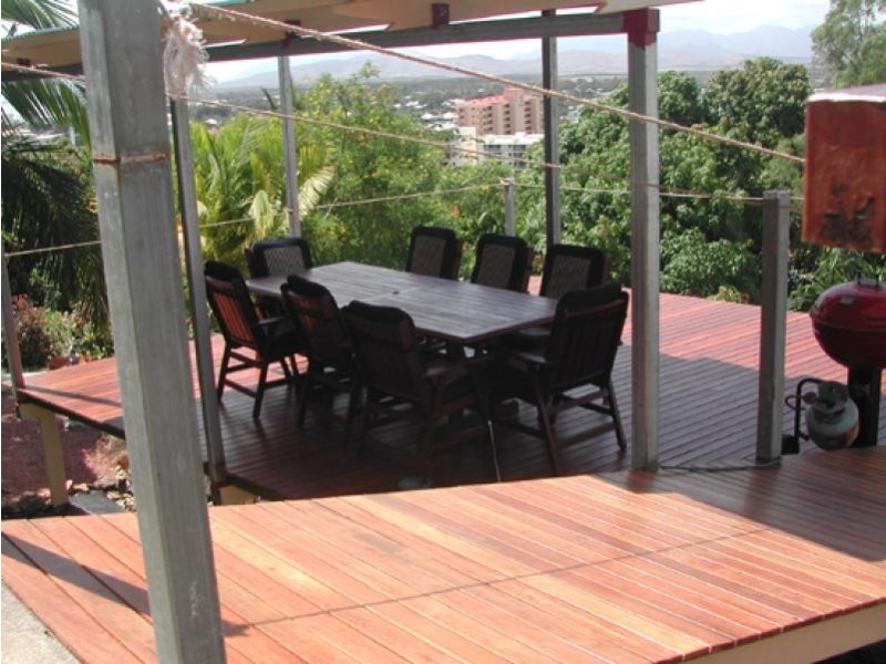 2/20 Willmett Street, North Ward QLD 4810