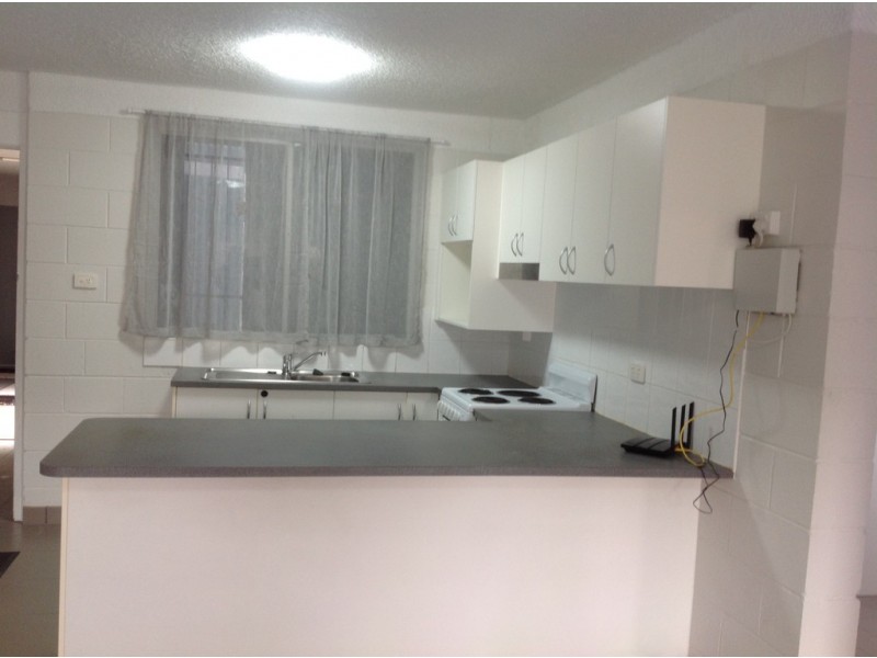 2/16 RALSTON STREET, West End QLD 4810