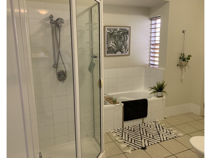 18/12-14 MARTINEZ AVENUE, West End QLD 4810