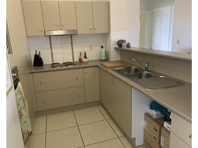 18/12-14 MARTINEZ AVENUE, West End QLD 4810