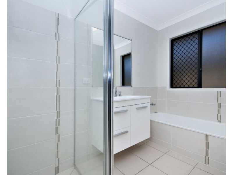 27 SANDERLING CIRCUIT, Kelso QLD 4815