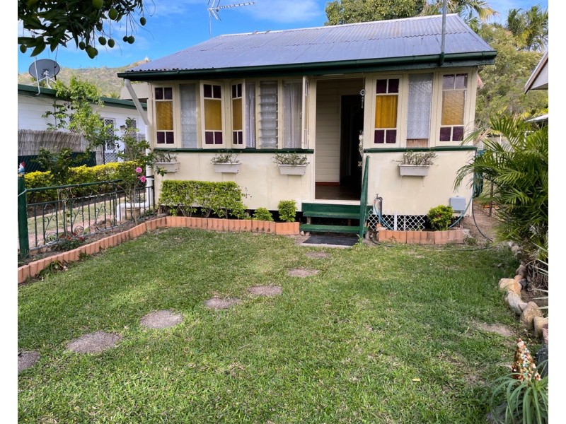 27 HENRY STREET, West End QLD 4810