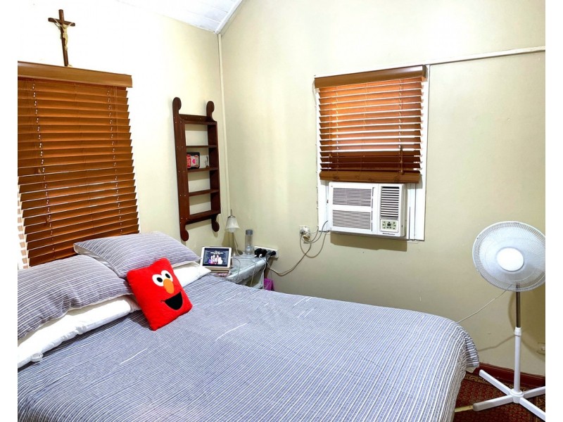 27 HENRY STREET, West End QLD 4810