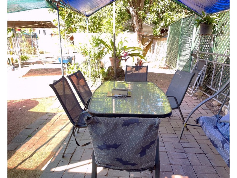 27 HENRY STREET, West End QLD 4810