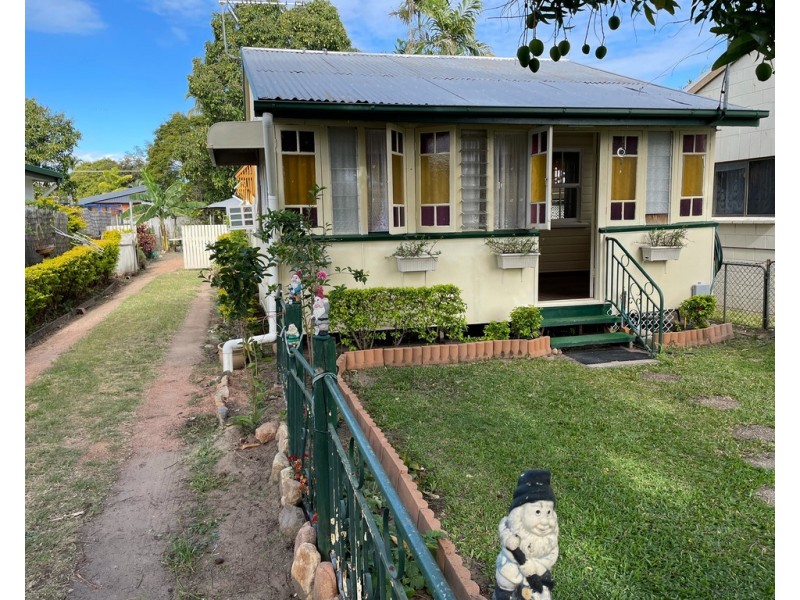 27 HENRY STREET, West End QLD 4810