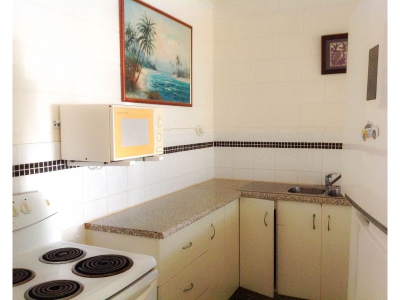 1/115 EYRE STREET, North Ward QLD 4810