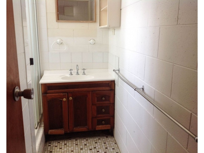 1/115 EYRE STREET, North Ward QLD 4810