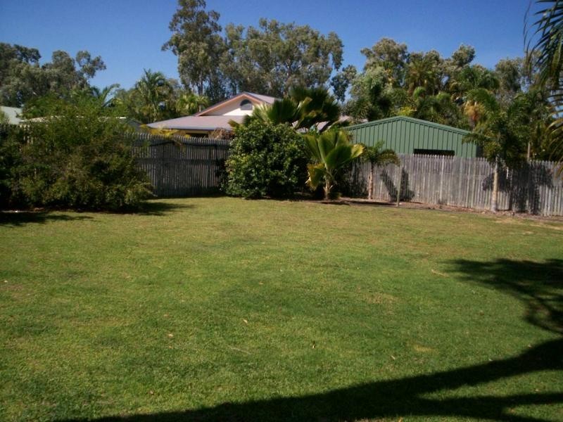 2 Hickory Court, Bushland Beach QLD 4818