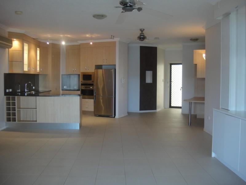 Unit 1/18-30 Sir Leslie Thiess Drive, Townsville City QLD 4810