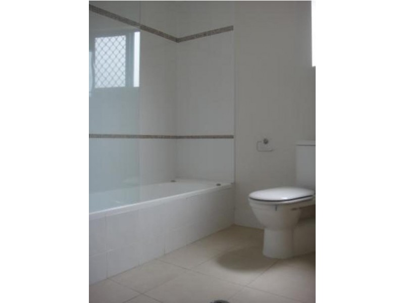 Unit 1/18-30 Sir Leslie Thiess Drive, Townsville City QLD 4810