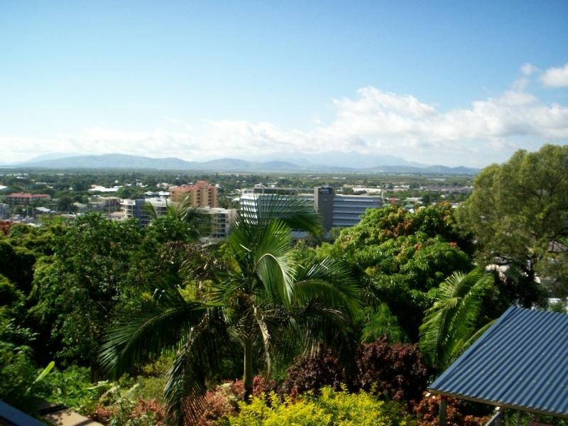 1/20 Willmett Street, North Ward QLD 4810