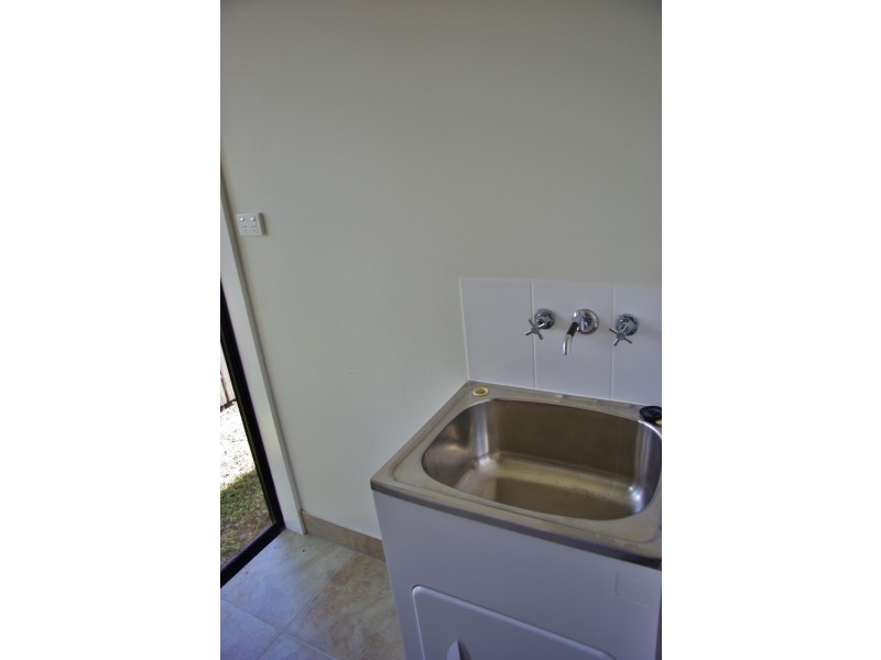 3 Hook Place, Bushland Beach QLD 4818