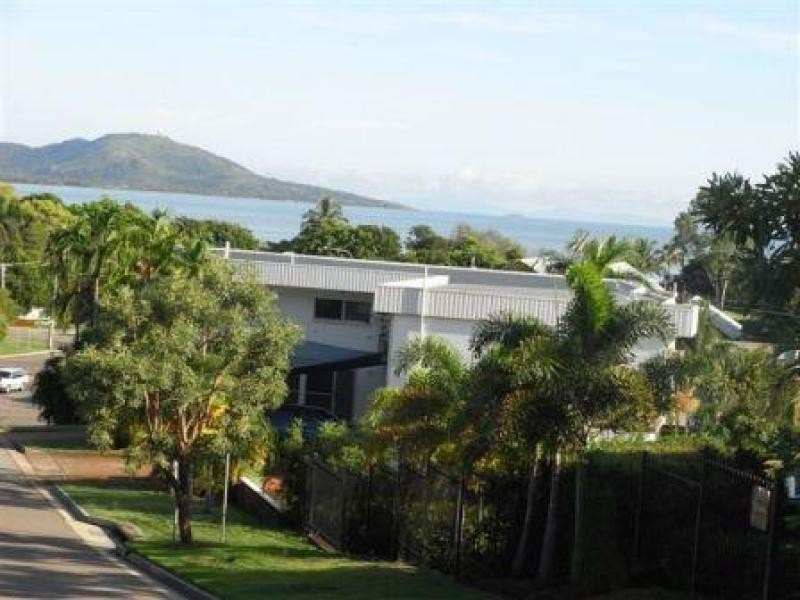 Unit 4/48 ‘The Terraces’ Bundock Street, North Ward QLD 4810