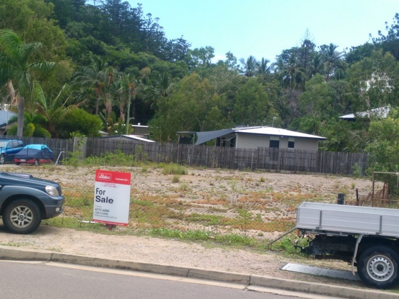 142 Sooning Street, Nelly Bay QLD 4819