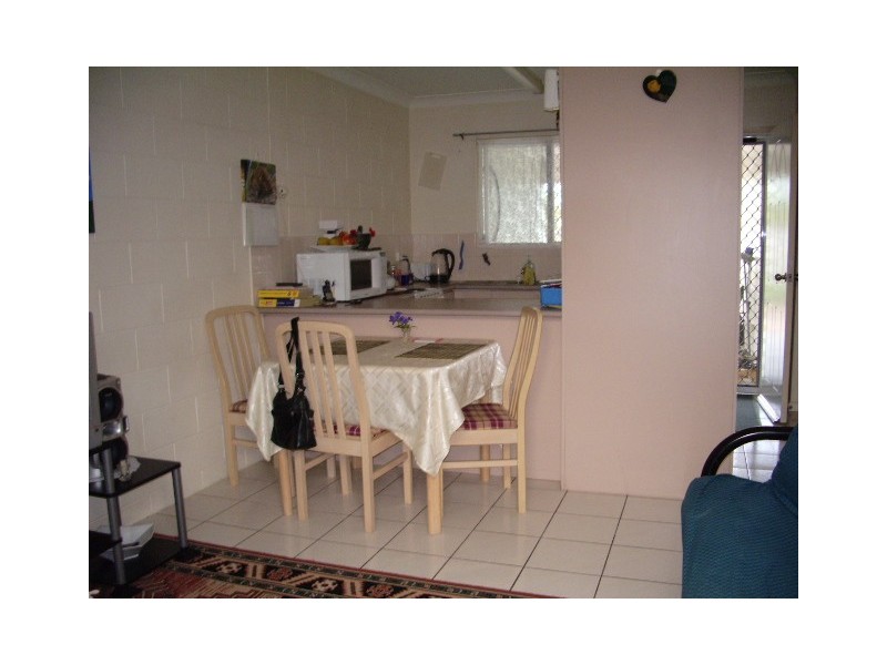 2/11 Cheyne Street, Pimlico QLD 4812