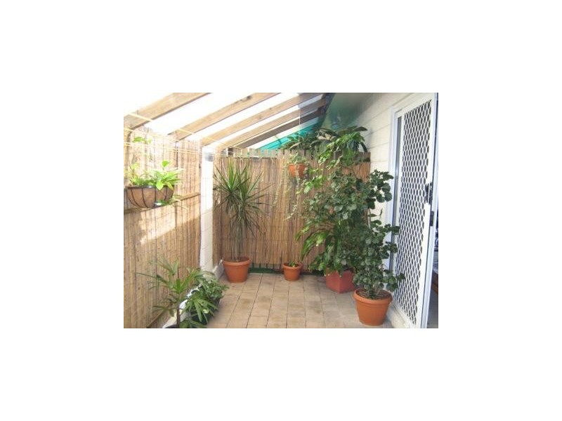 2/11 Cheyne Street, Pimlico QLD 4812