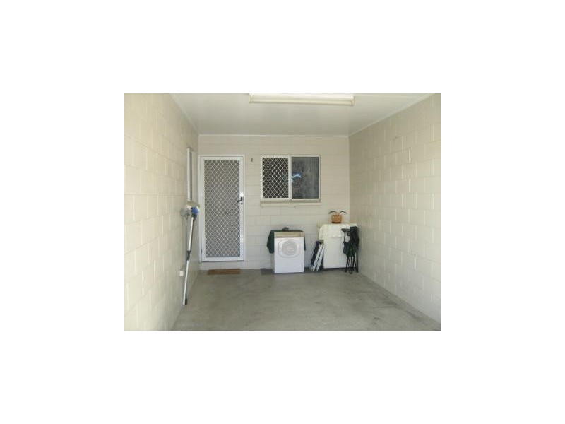 2/11 Cheyne Street, Pimlico QLD 4812