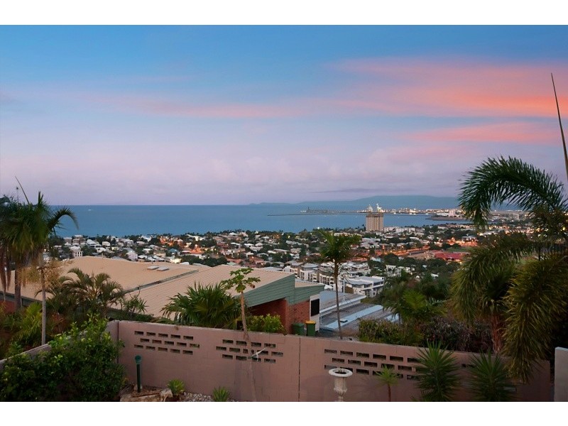 4 Edinburgh Court, Castle Hill QLD 4810