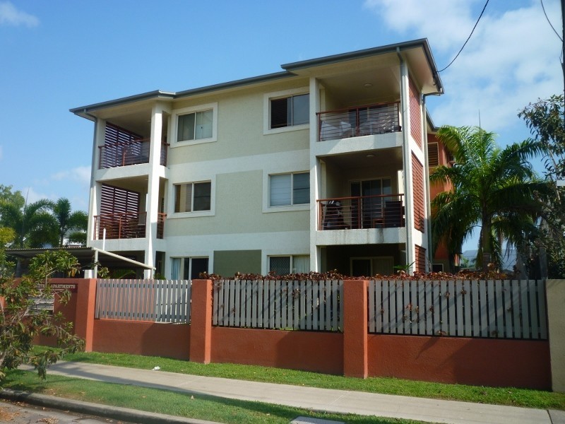 UNIT 2/48 MCILLWRAITH, South Townsville QLD 4810