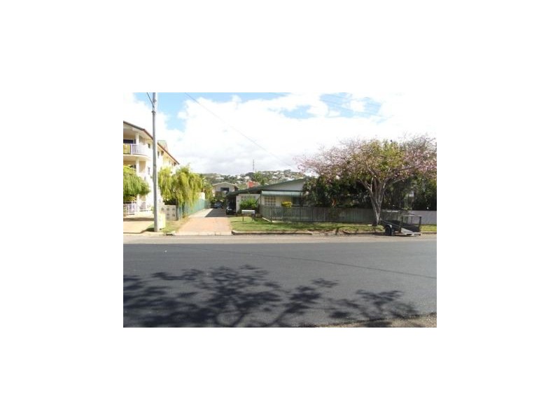 “Pelicans” 4/110 Eyre St, North Ward QLD 4810