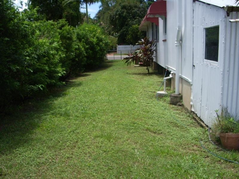 10 Armstrong St, Hermit Park QLD 4812