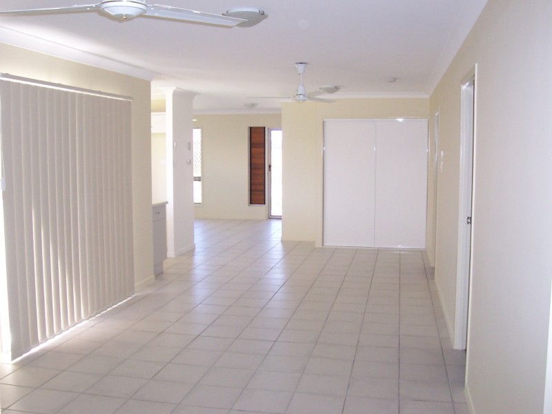27 Elphinstone Drive, Kirwan QLD 4817