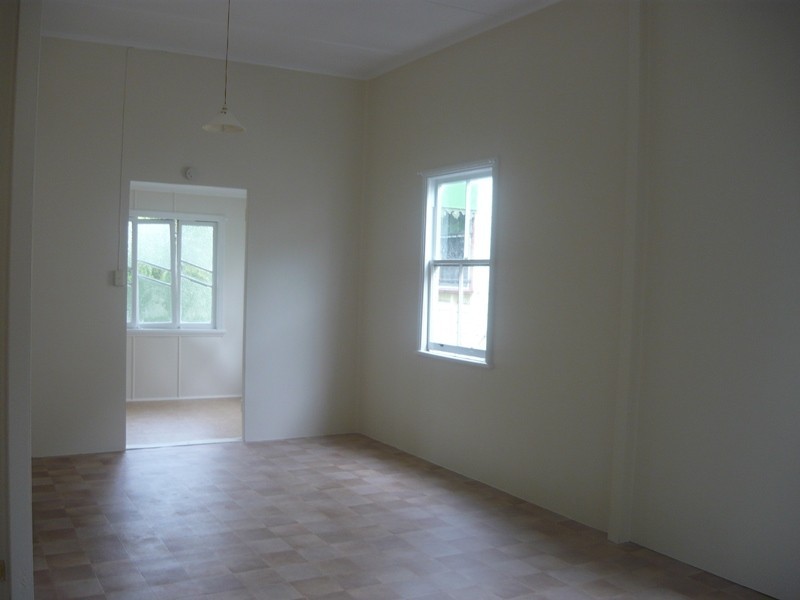 12 Railway Avenue, Railway Estate QLD 4810