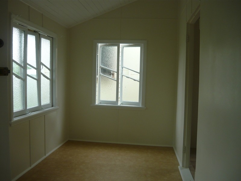 12 Railway Avenue, Railway Estate QLD 4810