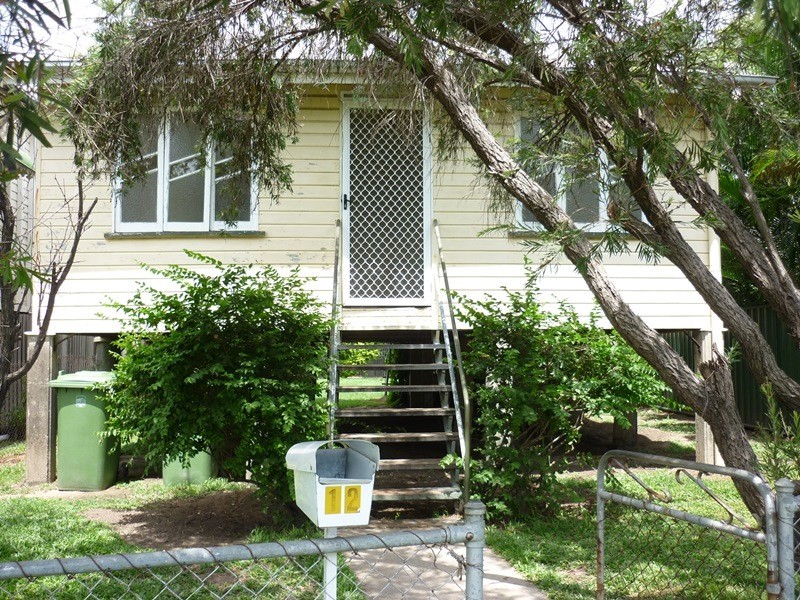 12 Railway Avenue, Railway Estate QLD 4810