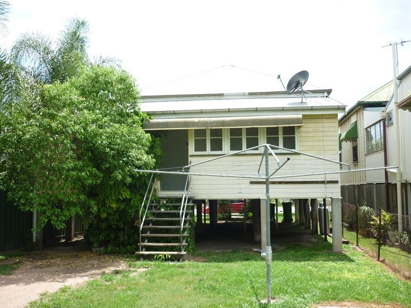 12 Railway Avenue, Railway Estate QLD 4810