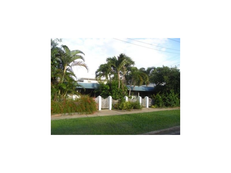 Unit 3/29 Bundock St “Dolphins”, Belgian Gardens QLD 4810