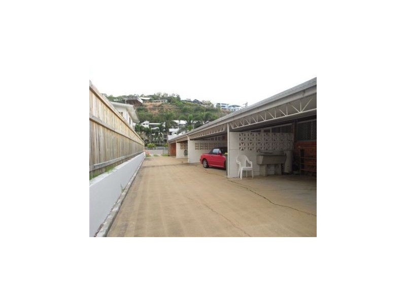 Unit 3/29 Bundock St “Dolphins”, Belgian Gardens QLD 4810