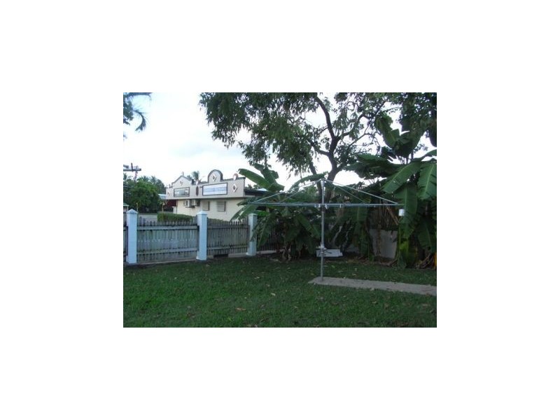 Unit 3/29 Bundock St “Dolphins”, Belgian Gardens QLD 4810