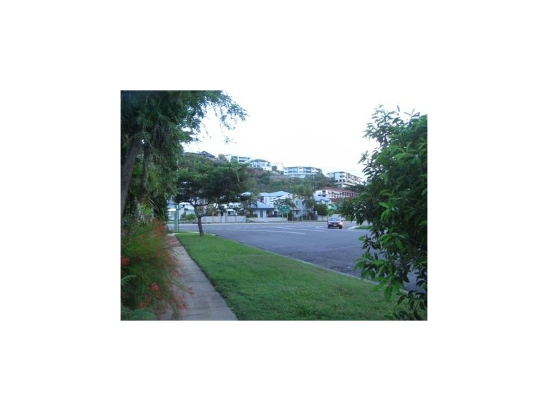 Unit 3/29 Bundock St “Dolphins”, Belgian Gardens QLD 4810