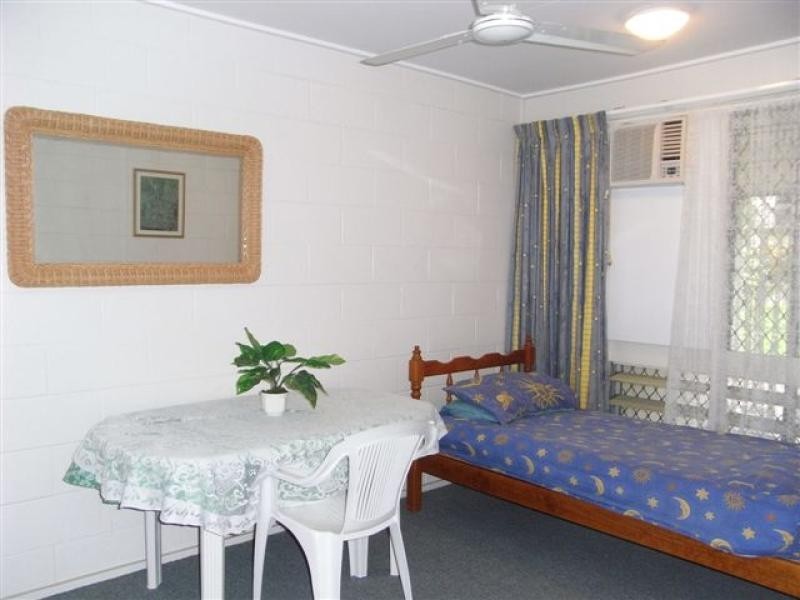 2/29 Bundock St “Dolphins”, Belgian Gardens QLD 4810