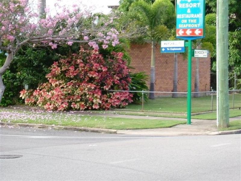 2/29 Bundock St “Dolphins”, Belgian Gardens QLD 4810