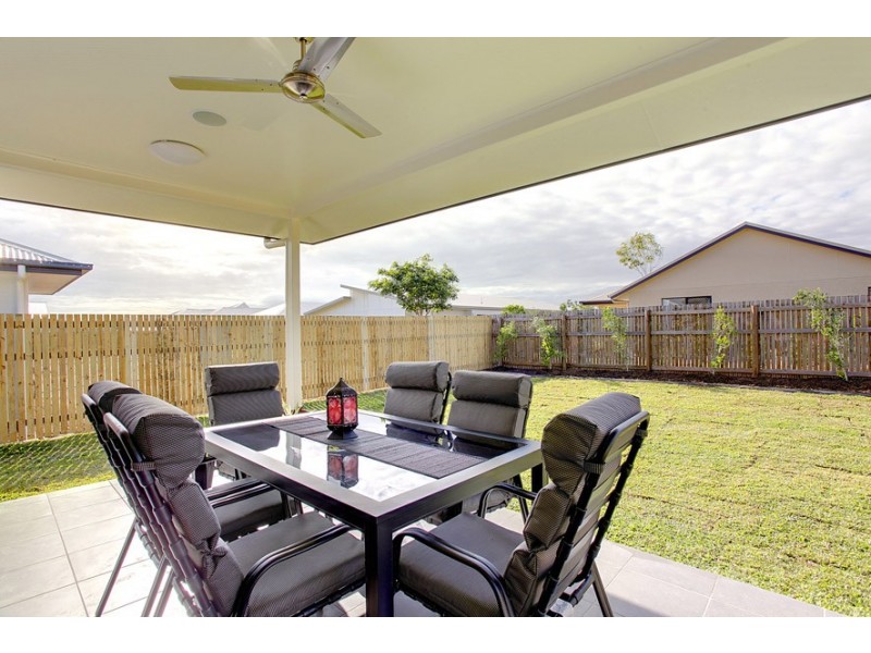 7 BLACK APPLE AVE, Mount Low QLD 4818