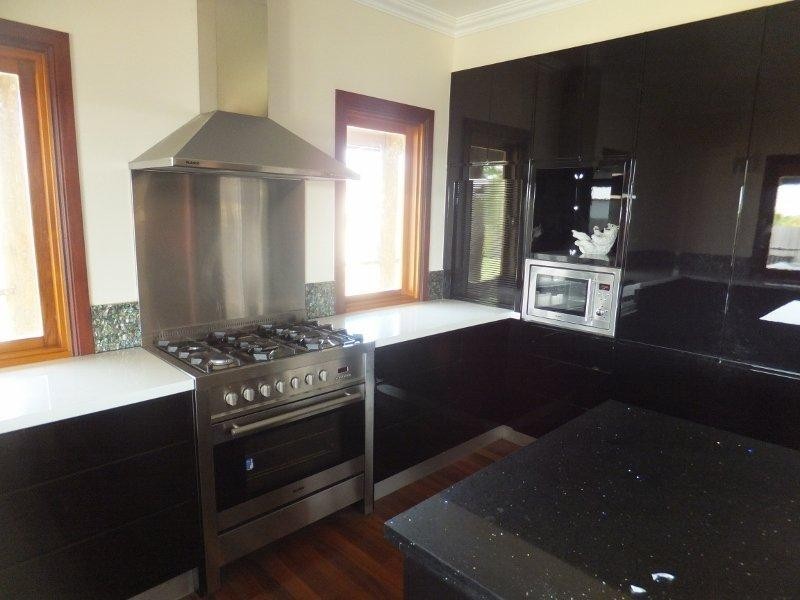 14 Shoalmarra, Mount Low QLD 4818