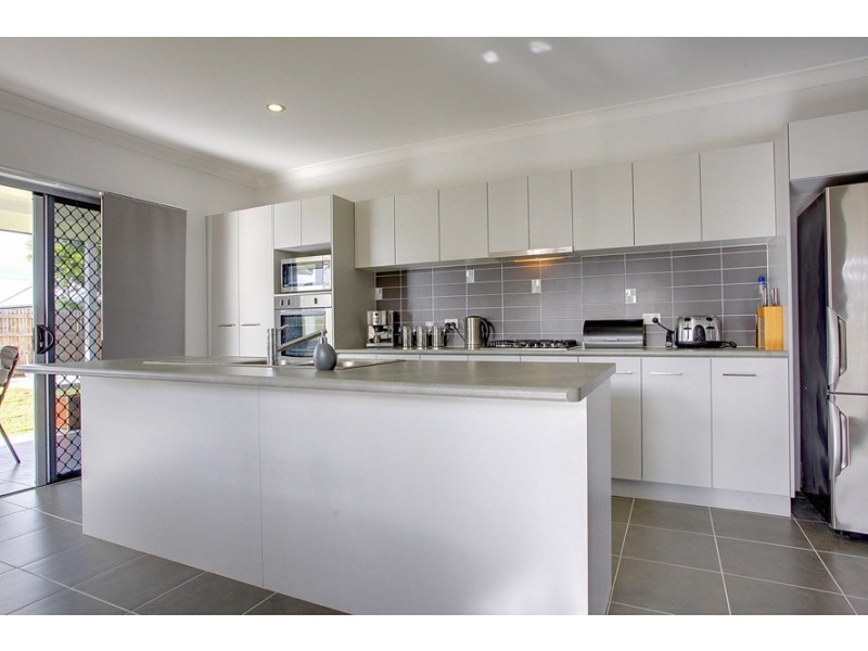 7 Black Apple, Mount Low QLD 4818