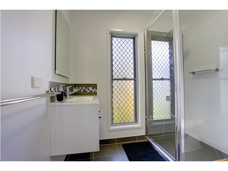 7 Black Apple, Mount Low QLD 4818