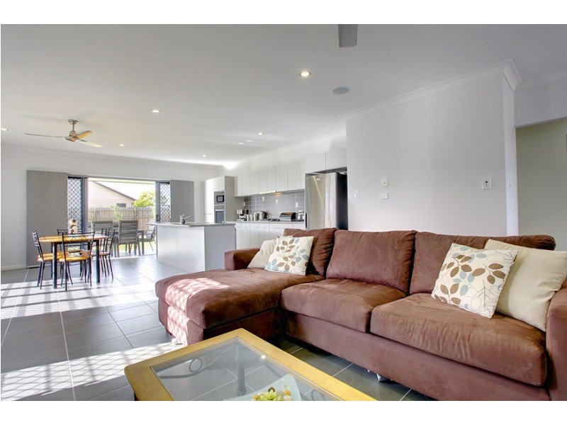 7 Black Apple, Mount Low QLD 4818