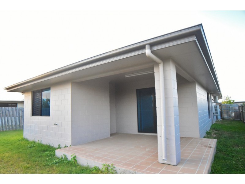 9 Ellenor Street, Mount Low QLD 4818