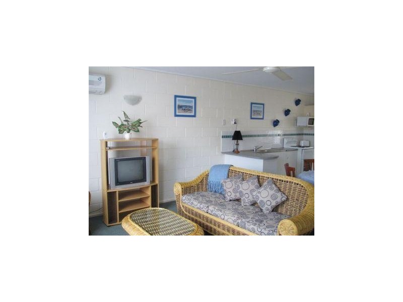 2/73 Punari St “The Haciendas”, Currajong QLD 4812