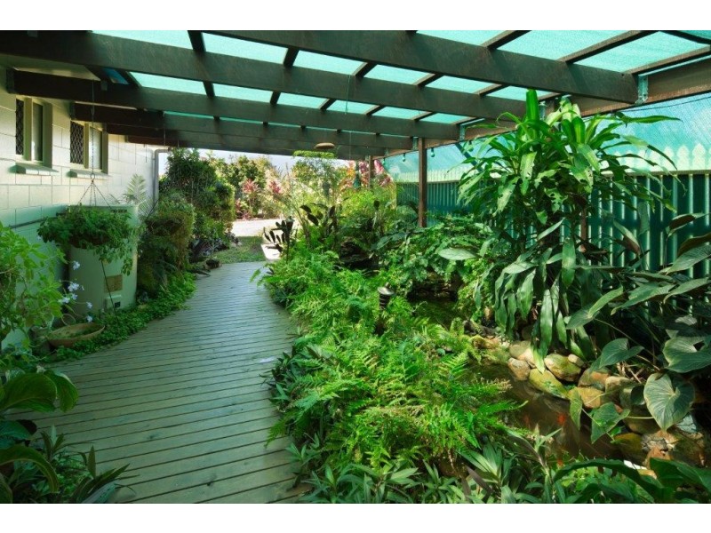 33 Barnett Street, Mount Louisa QLD 4814