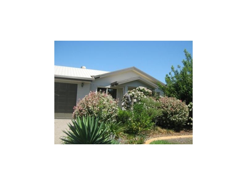 33 Barnett Street, Mount Louisa QLD 4814