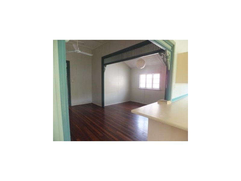 86 Francis Street, West End QLD 4810