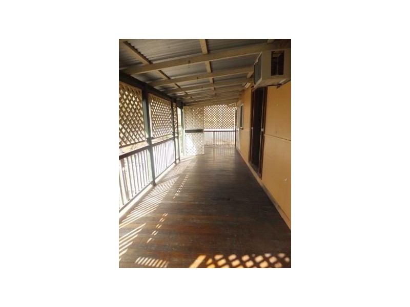 86 Francis Street, West End QLD 4810