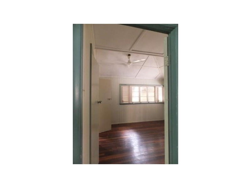 86 Francis Street, West End QLD 4810