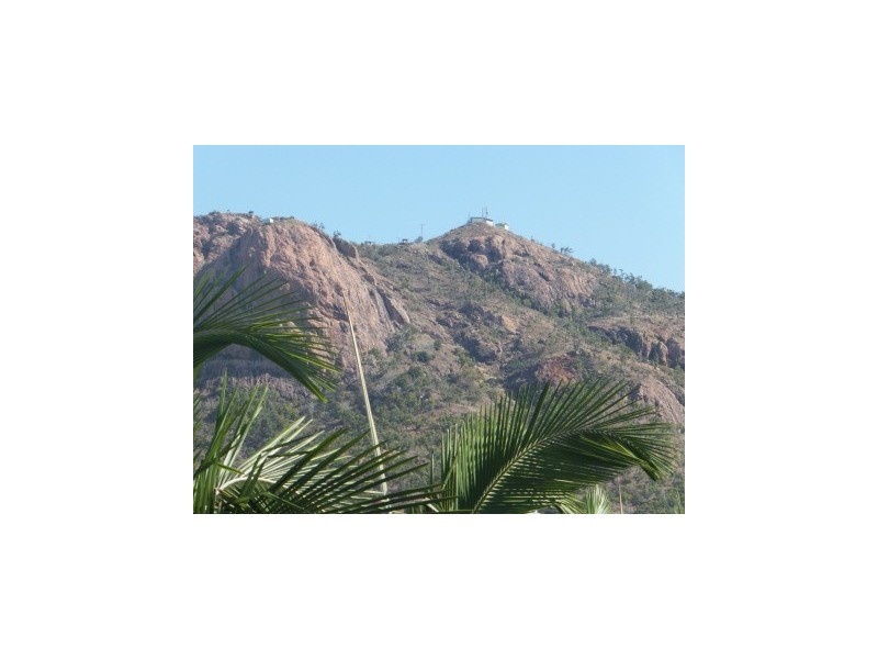 2/139 Mitchell Street, North Ward QLD 4810